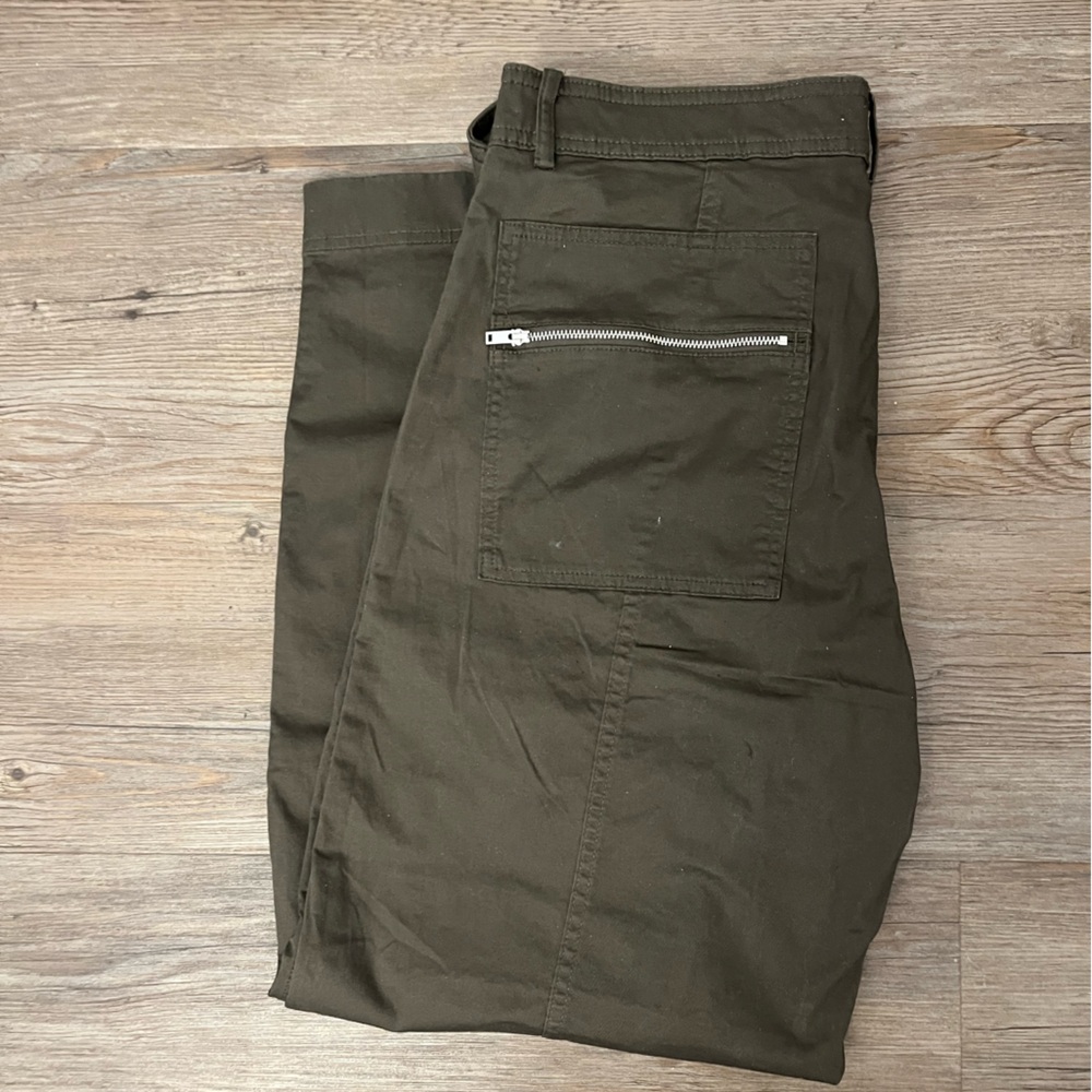 Wide-Leg Utility Pants in Dark Olive - Picture 3 of 4